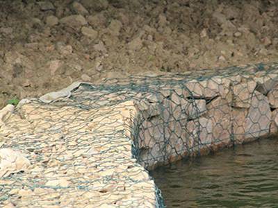 PVC coated gabion box are installed on the riverbank.