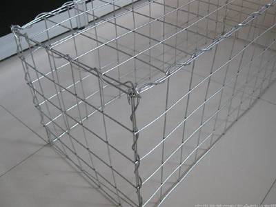 Side view of welded gabion and they are connected by the lacing wire.